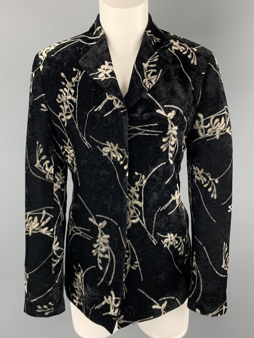 Giorgio Armani Black Velvet Floral Embroidered Blazer Jacket. Size 8. RARE!